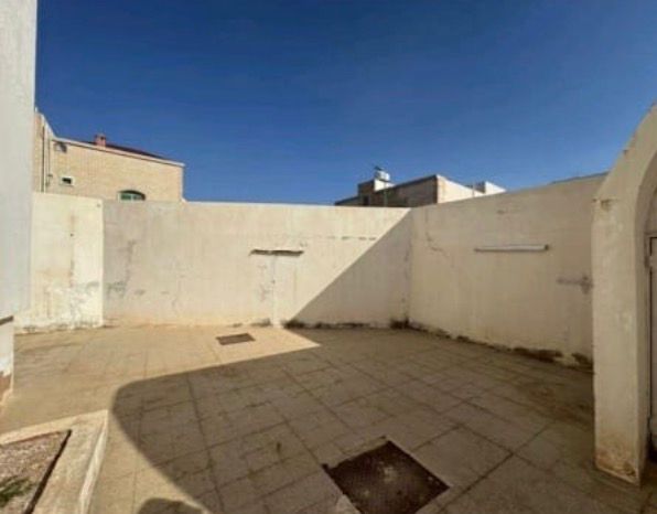 فيلا دورين للبيع في مخطط العنزي - حي جشم - صورة العقار 2