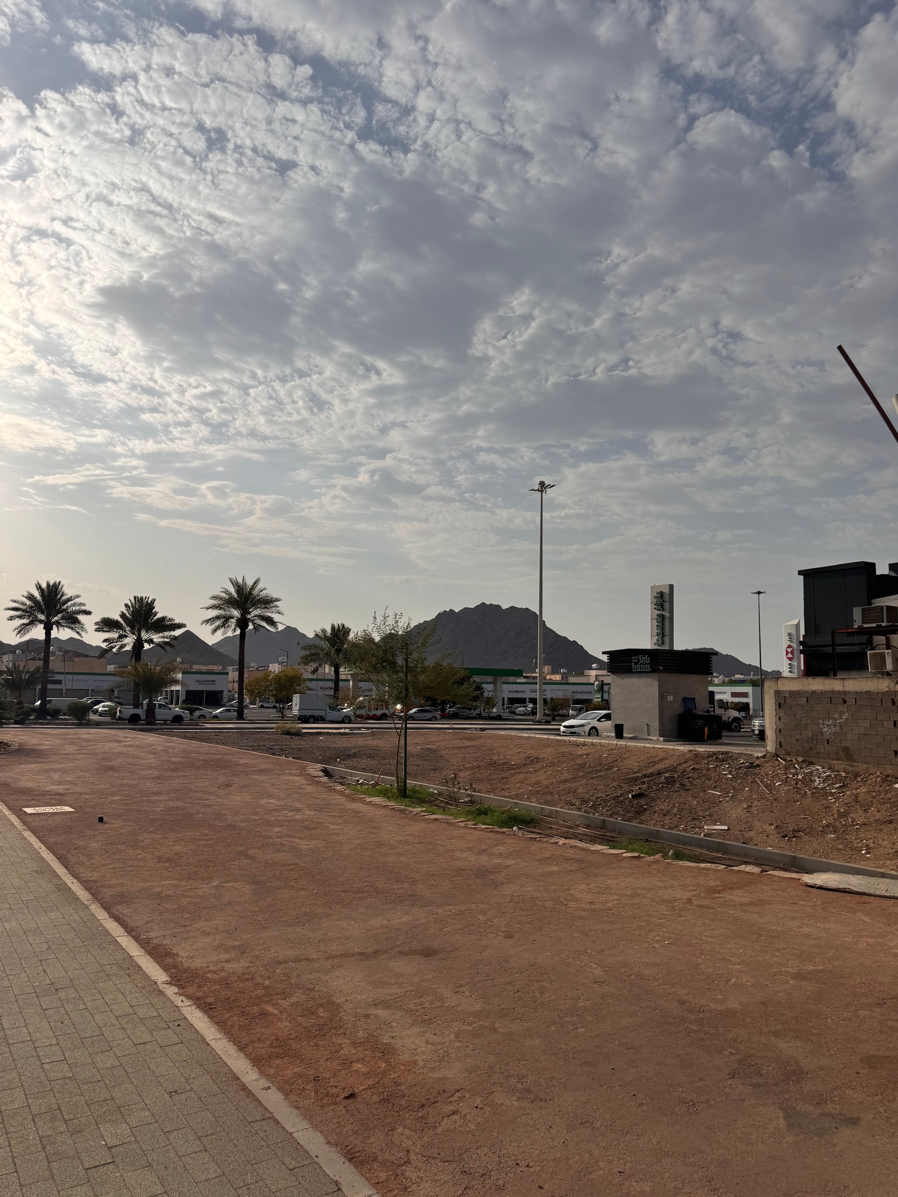 📍 أرض تجارية للبيع – حي البركة بالجرف | المدينة المنورة