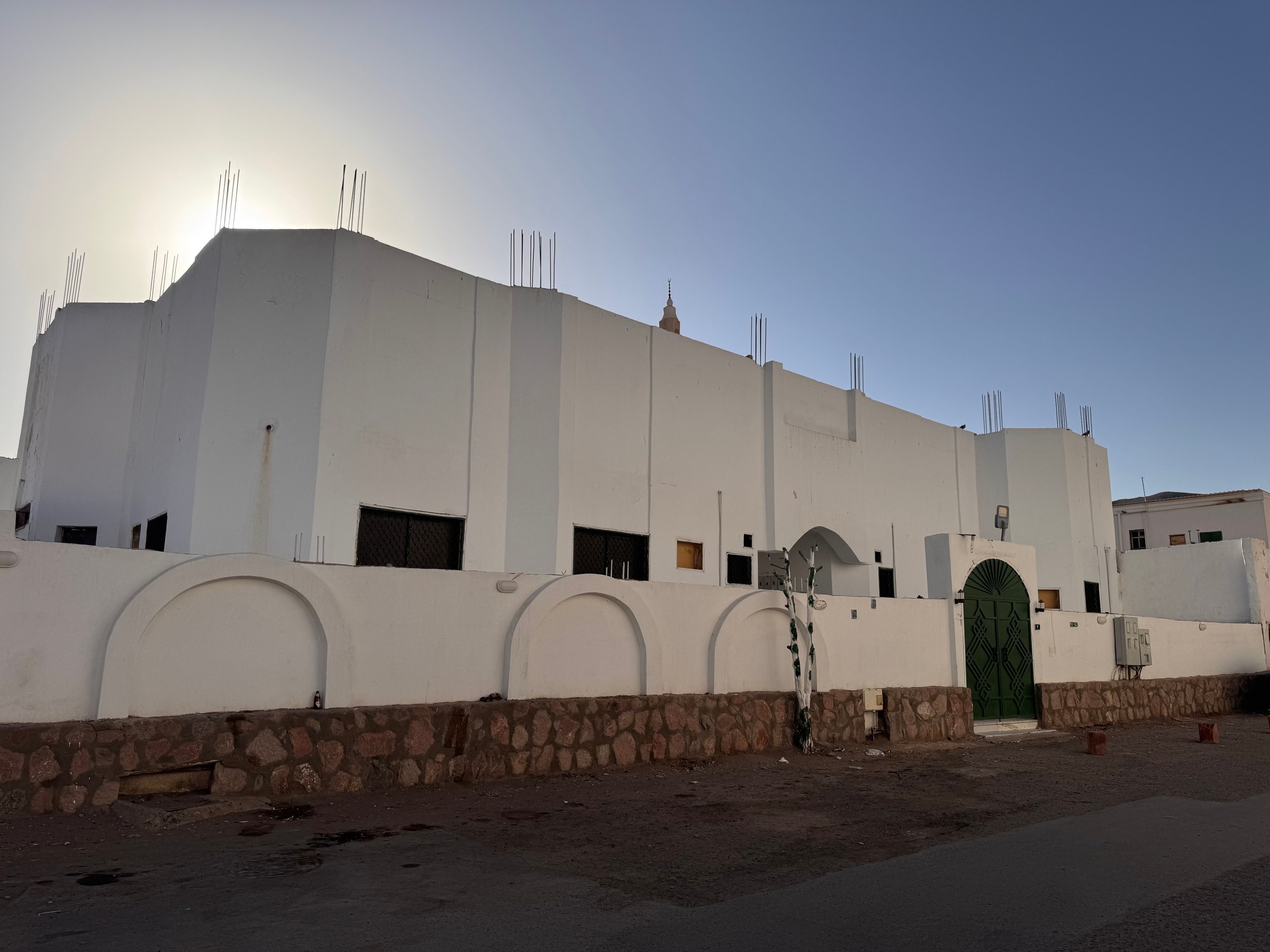 عمارة سكنية للبيع – حي سيد الشهداء – المدينة المنورة
